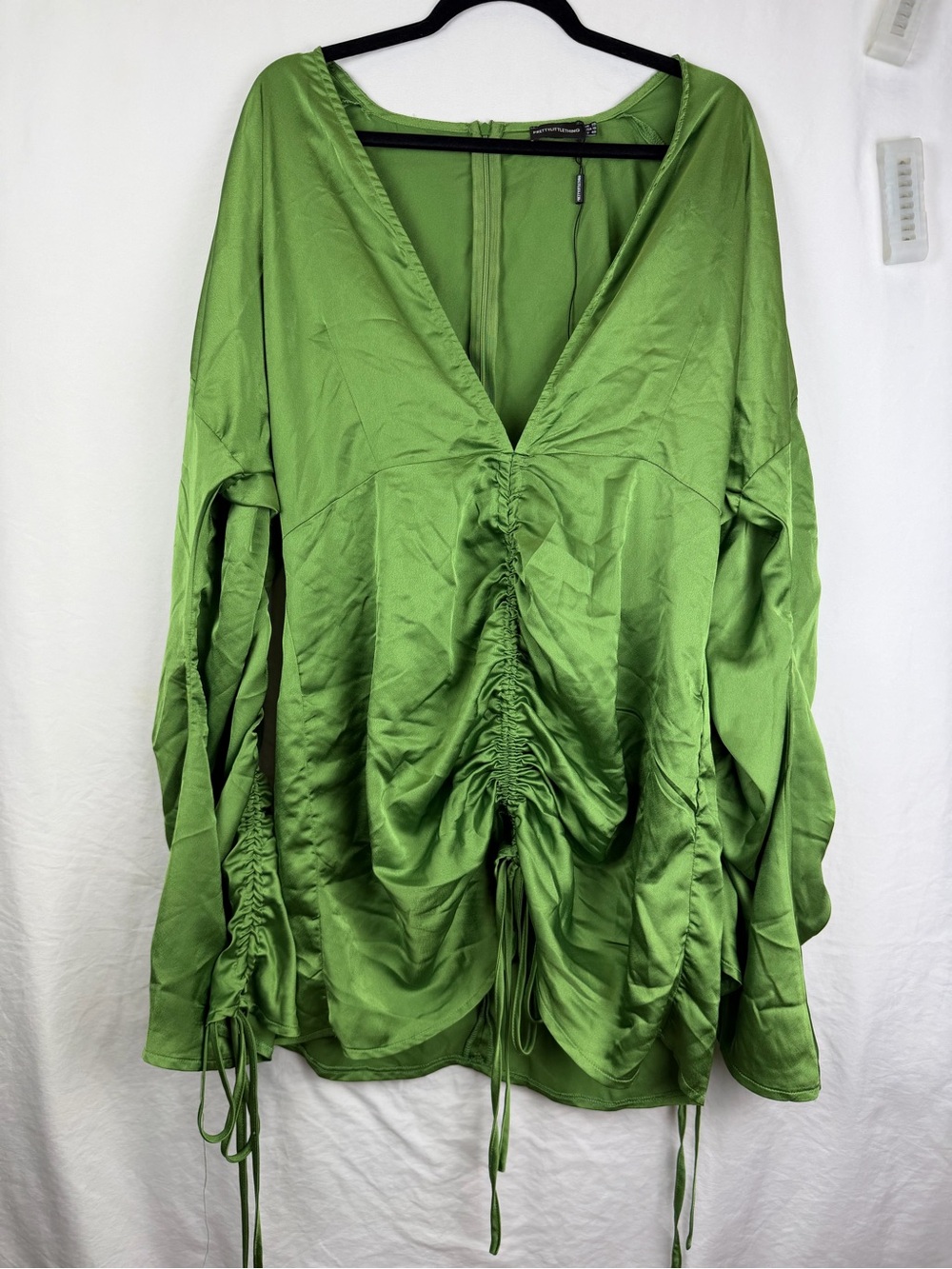 Plus Size US 16 |β PrettyLittleThing Green Ruched Satin Long Sleeve Mini Dress